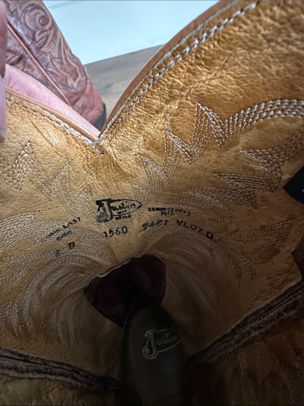 Justin Boots Distressed Brown Leather Western Cowboy Boots with Embroidery - Picture 2 of 7